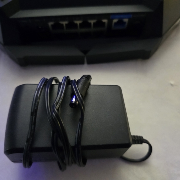TP-Link Black Wi-Fi Router - Picture 4 of 9